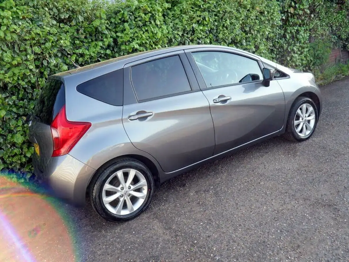 2015-nissan-note-12-tekna-big-21