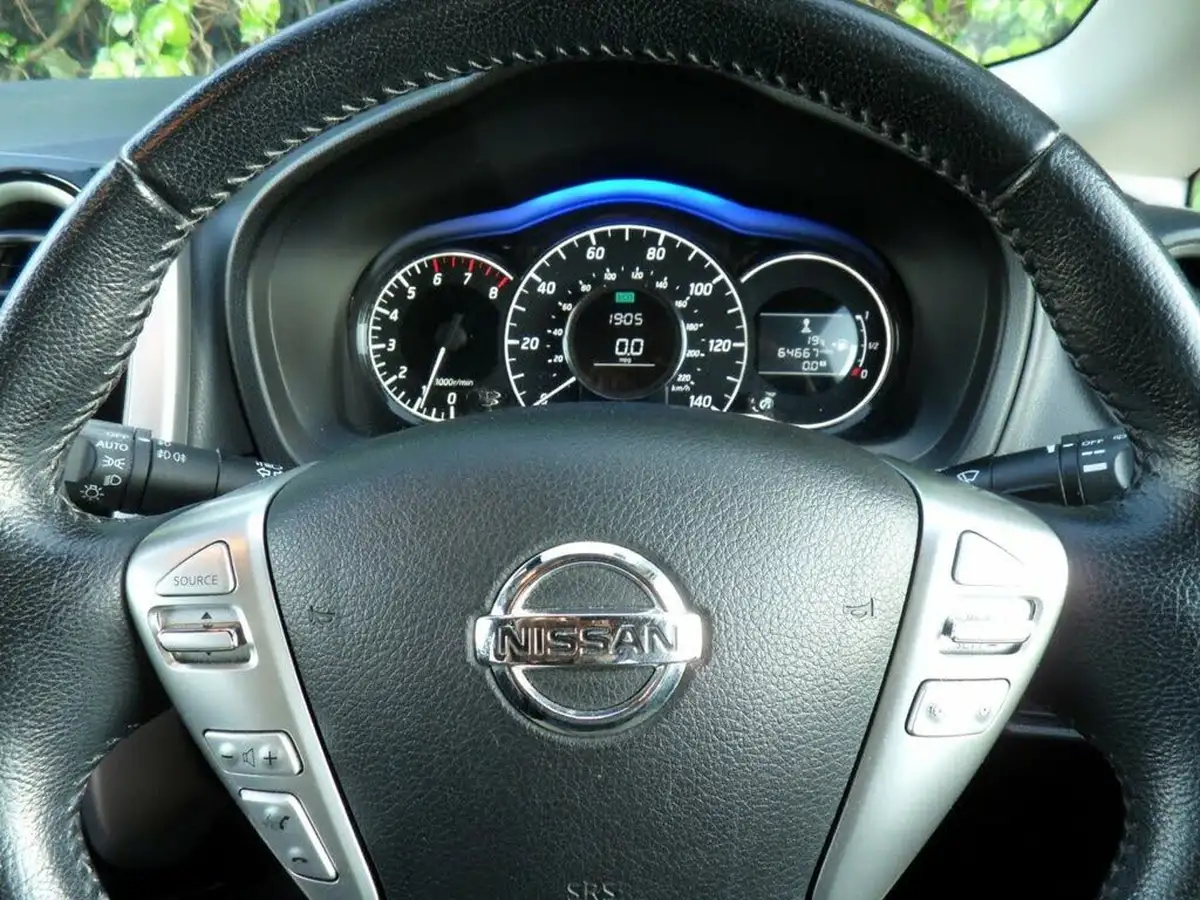 2015-nissan-note-12-tekna-big-69