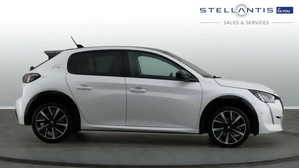 2022-peugeot-208-12-puretech-gt-100bhp-eat8-big-3