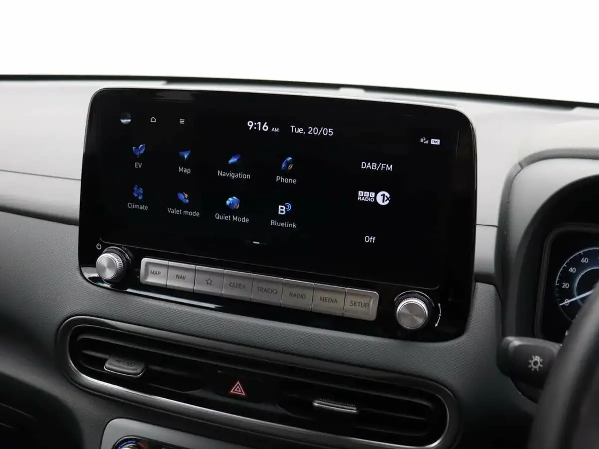 2022-hyundai-kona-e-premium-204ps-64kwh-7kw-obc-big-32