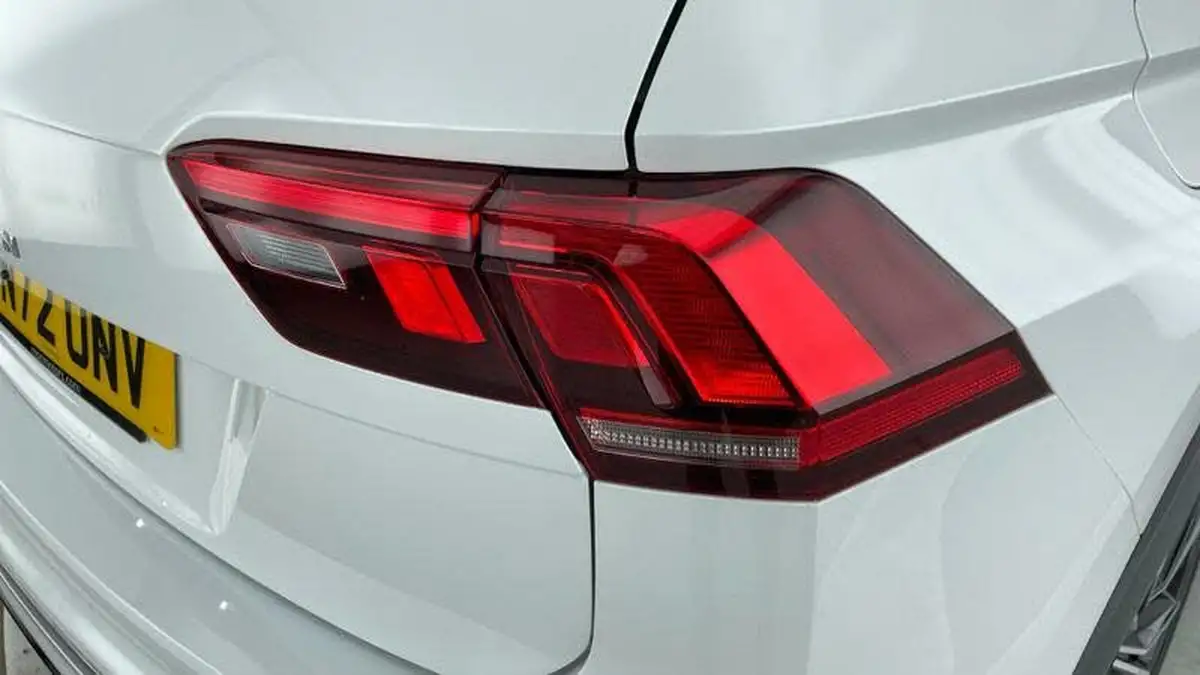 2022-volkswagen-tiguan-15-tsi-r-line-big-28