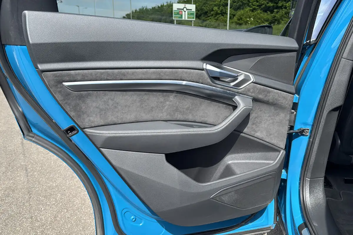 2021-audi-e-tron-55e-s-line-sportback-big-34