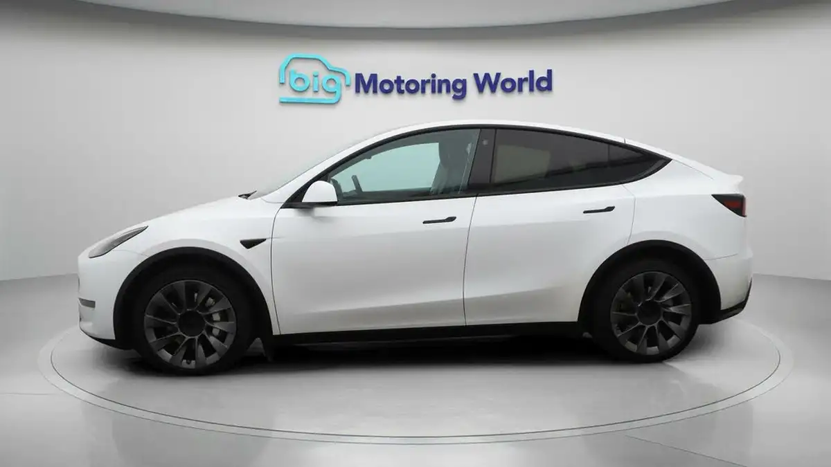 2023-tesla-model-y-e-long-range-big-4
