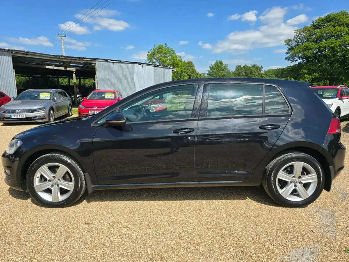 2016-volkswagen-golf-16tdi-match-105ps-bmt-ss-5d-big-4