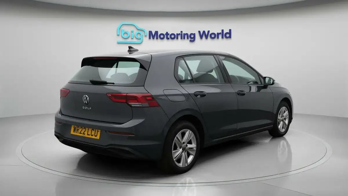 2022-volkswagen-golf-15-tsi-life-130ps-hatchback-big-7