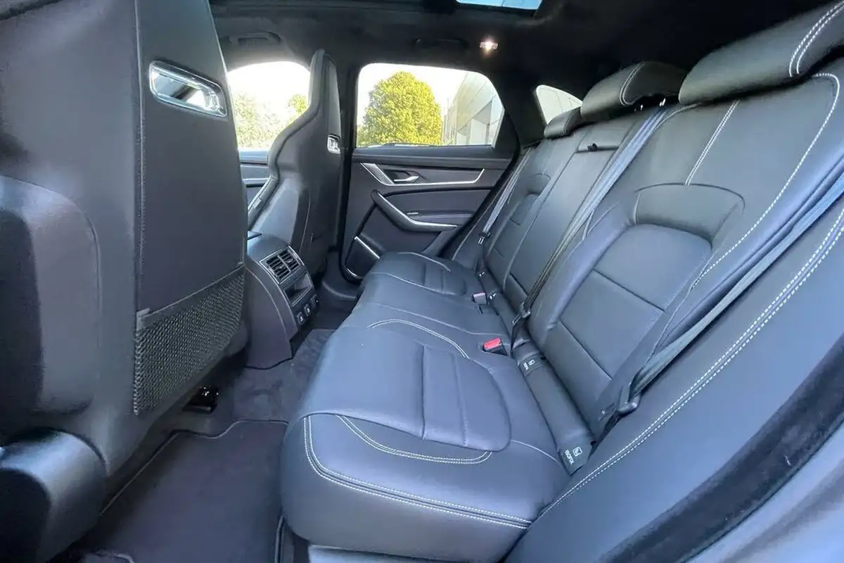 2024-jaguar-f-pace-20-d200-r-dynamic-hse-black-big-50