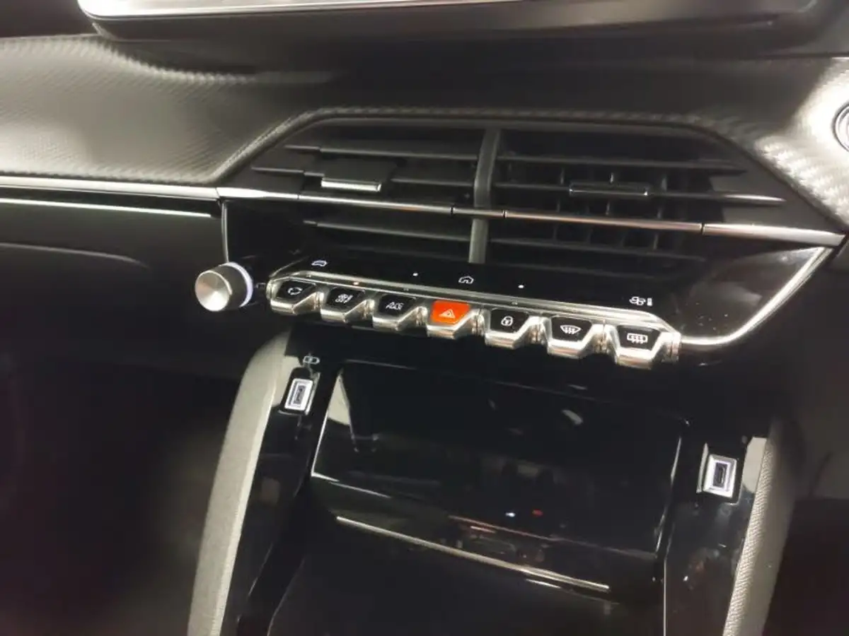 2024-peugeot-2008-suv-12-puretech-gt-130ps-eat8-big-16