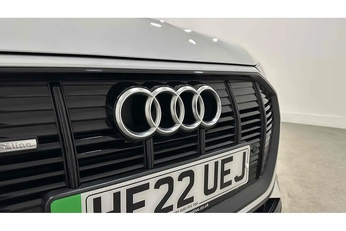 2022-audi-e-tron-50e-black-edition-station-wagon-big-20