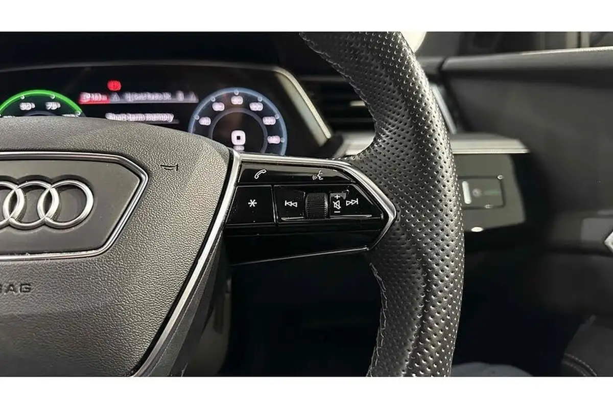 2022-audi-e-tron-50e-black-edition-station-wagon-big-44