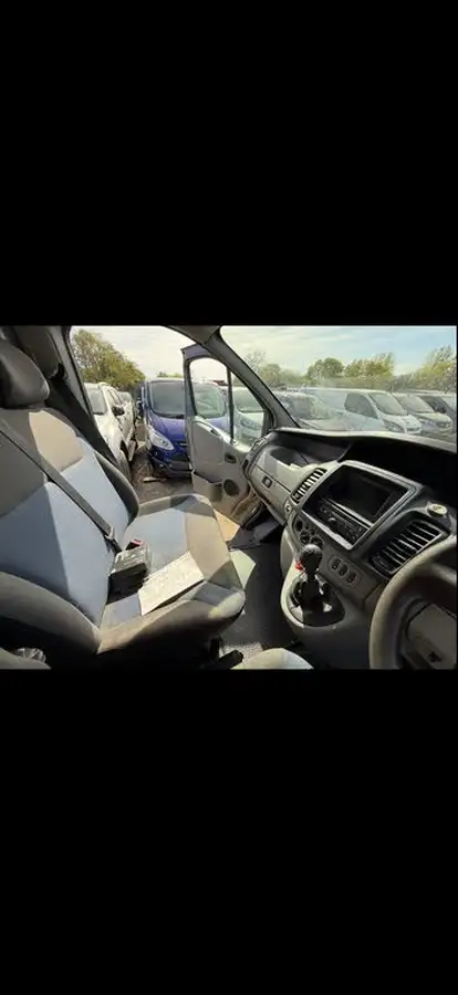 2013-renault-trafic-20td-sl27dci-115-sport-eu5eco-sat-nav-panel-van-big-9