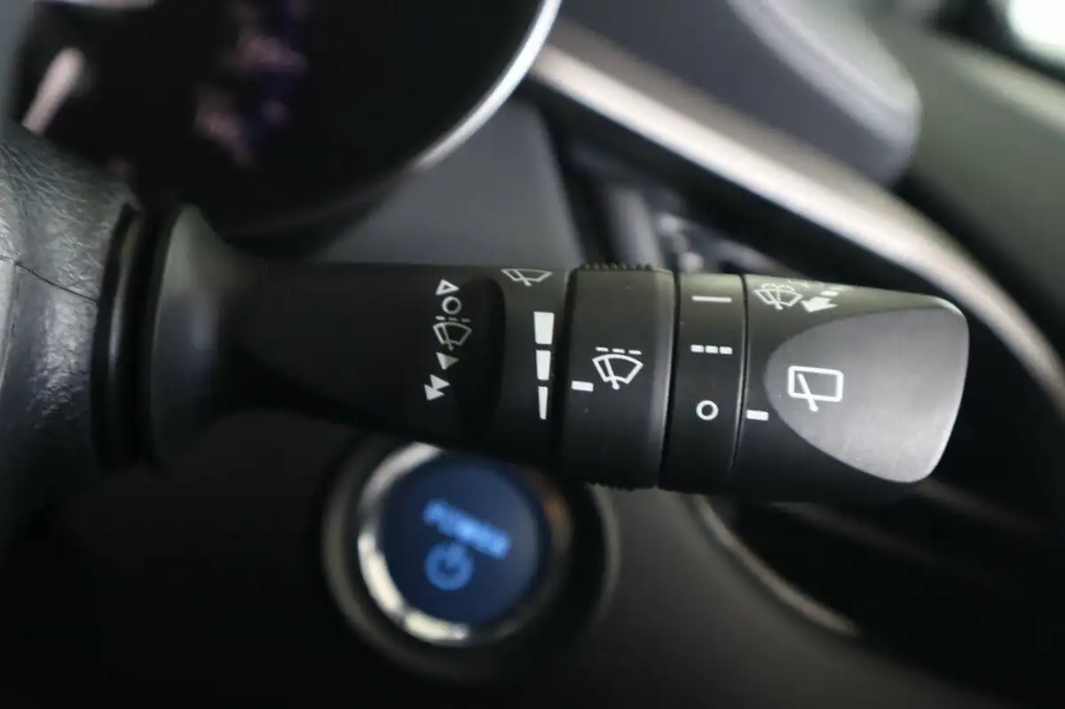 2021-toyota-c-hr-18-vvt-i-icon-big-17