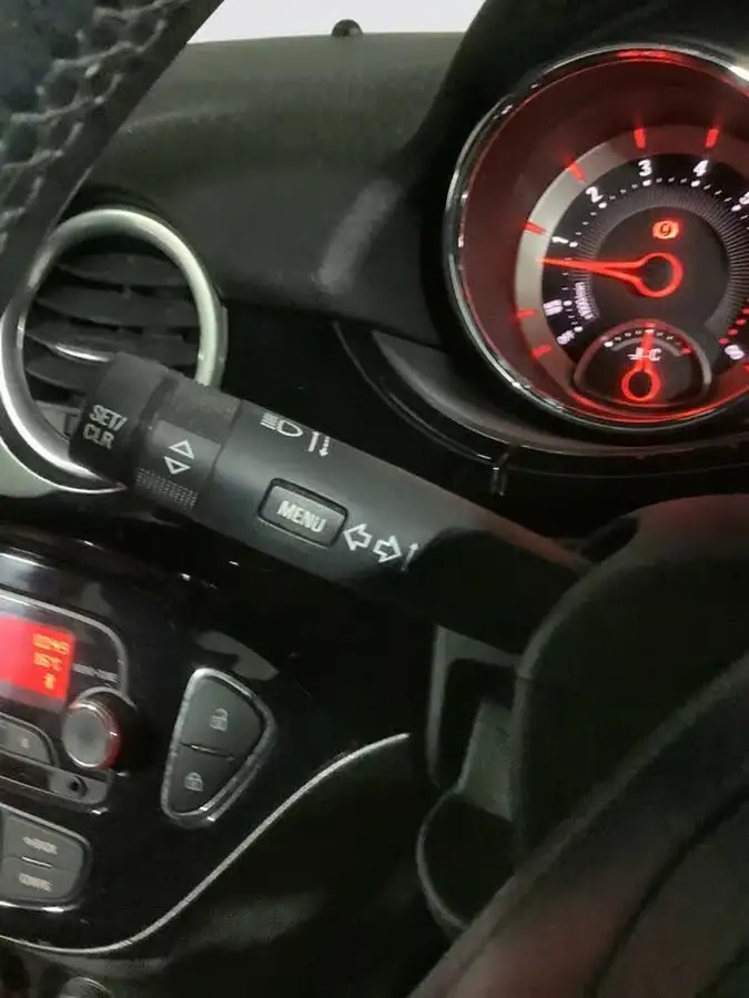 2013-vauxhall-adam-14-glam-100ps-ecoflex-ss-big-20