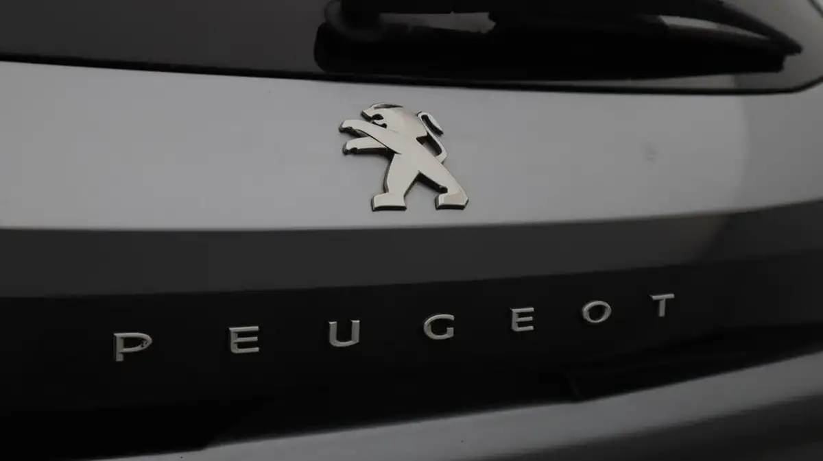 2022-peugeot-208-e-gt-136bhp-50kwh-big-21