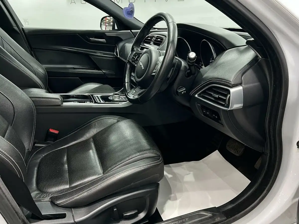 2015-jaguar-xe-20td-r-sport-180ps-auto-big-21