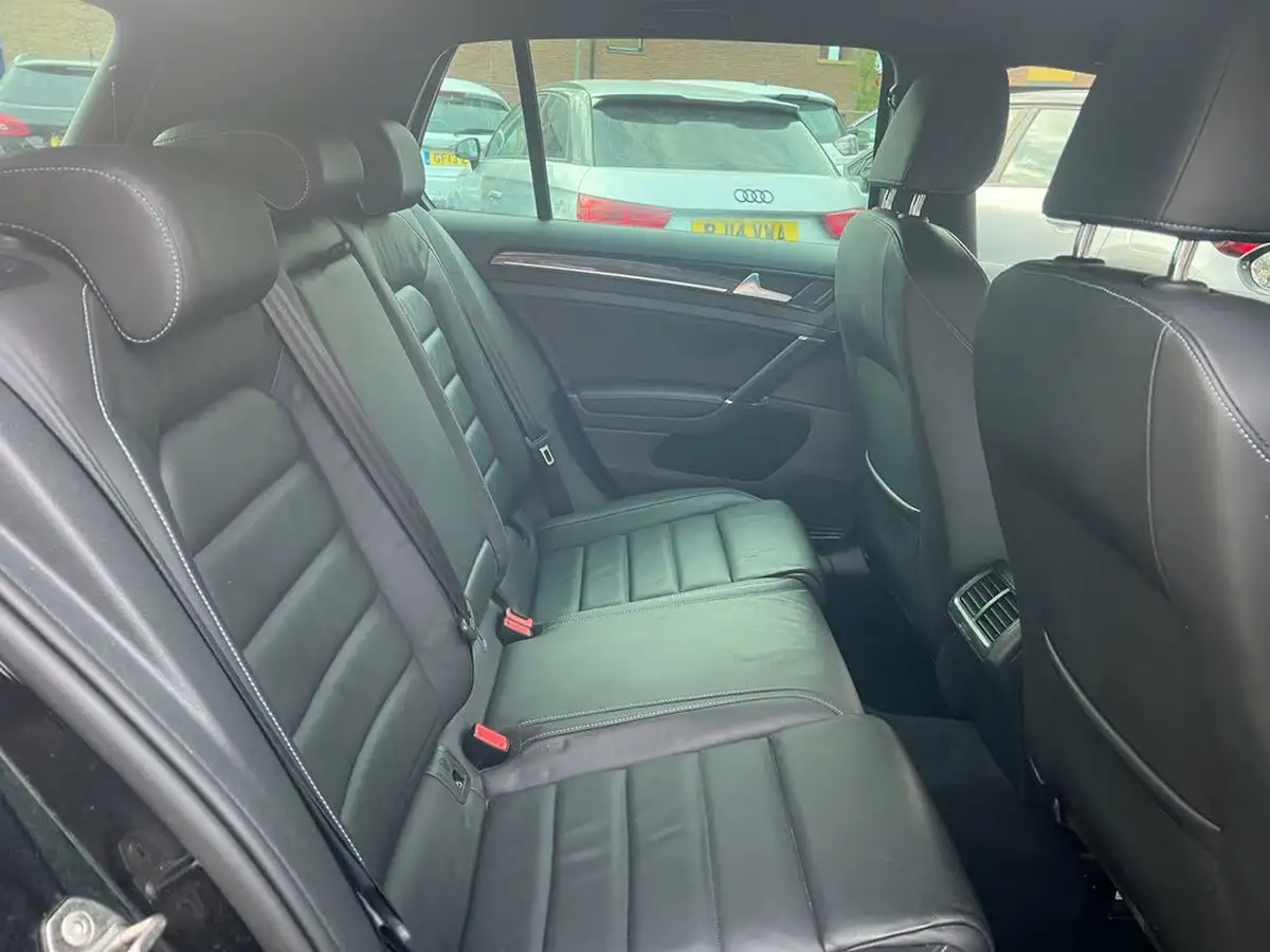 2016-volkswagen-golf-14-tsi-gte-nav-big-23