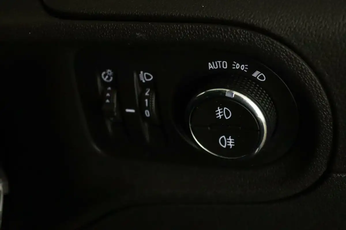 2020-vauxhall-grandland-x-12-sri-nav-auto-big-15