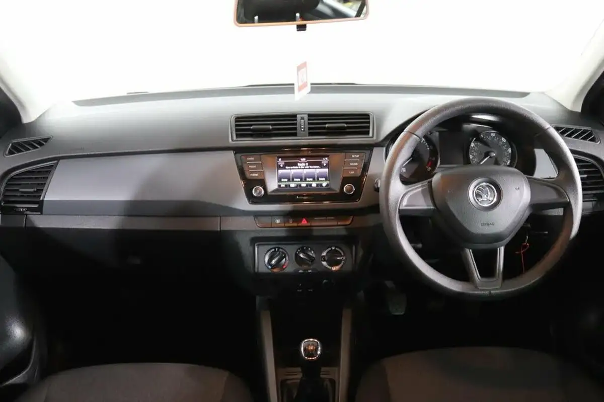 2017-skoda-fabia-10-mpi-s-hatchback-big-45