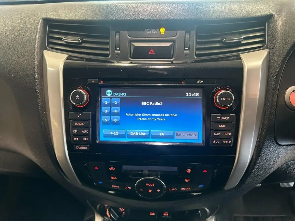 2016-nissan-np300-navara-23dci-tekna-big-22