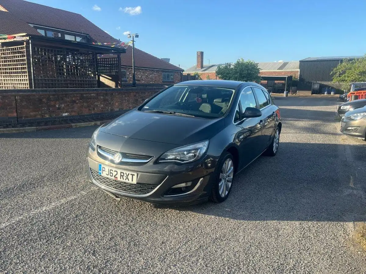 2013-vauxhall-astra-16-se-hatchback-big-16