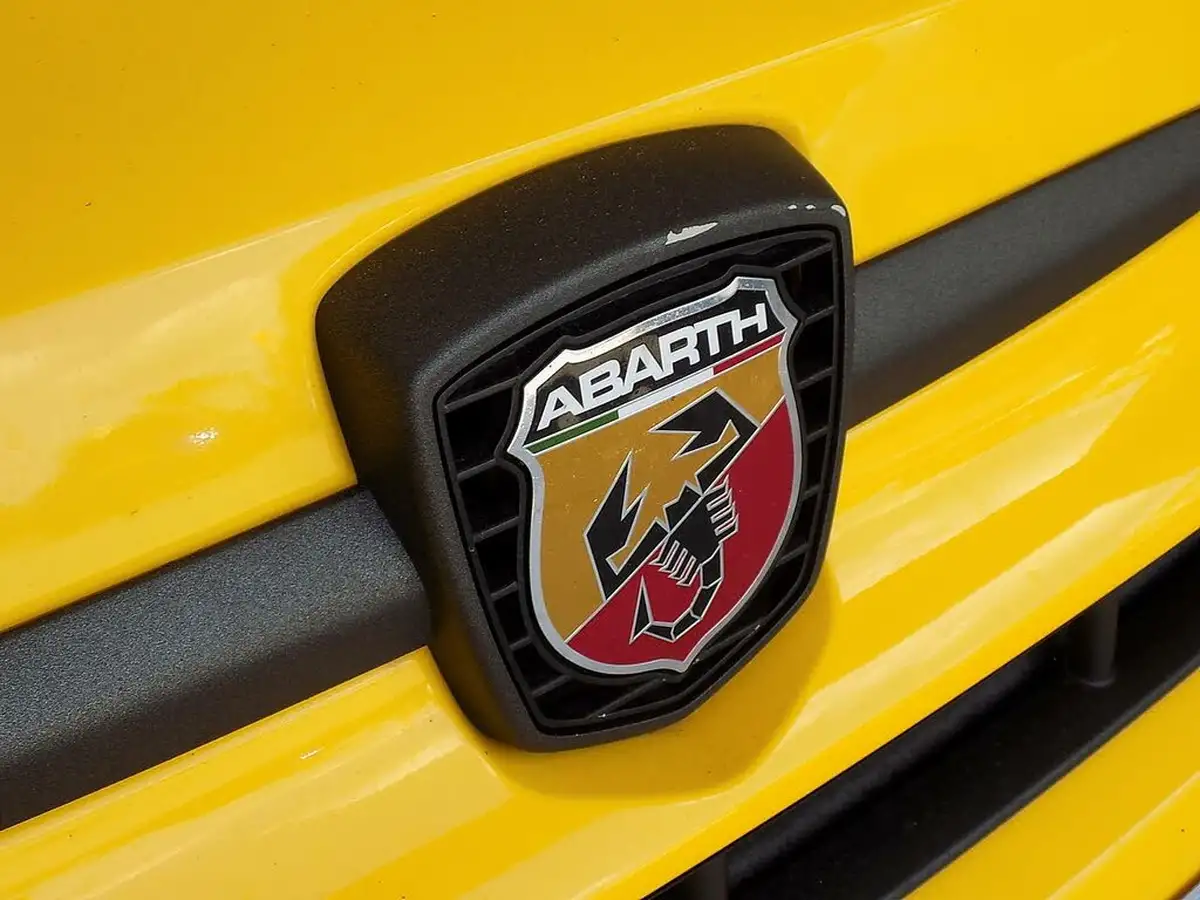 2022-abarth-595-14-tjet-competizione-big-4
