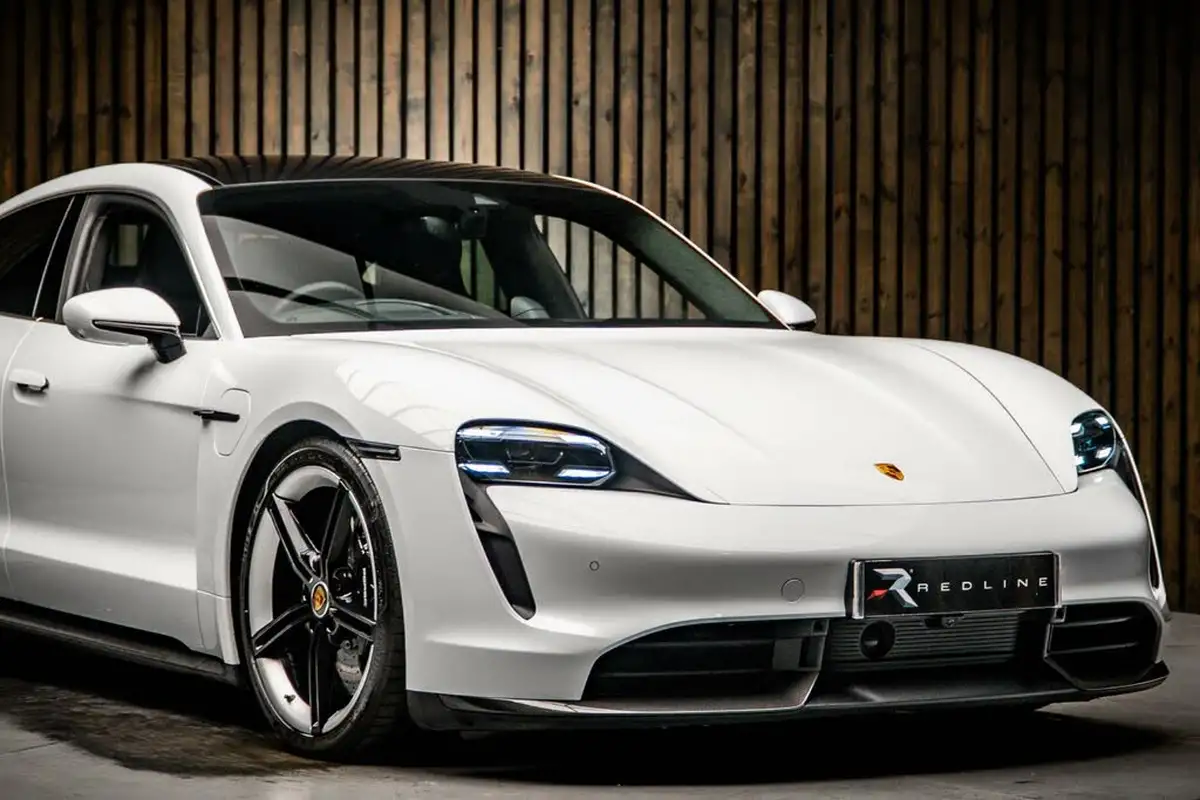 2022-porsche-taycan-e-turbo-s-big-11