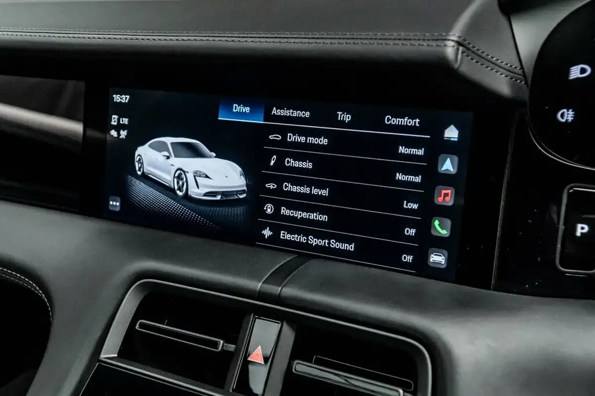 2022-porsche-taycan-e-turbo-s-big-35