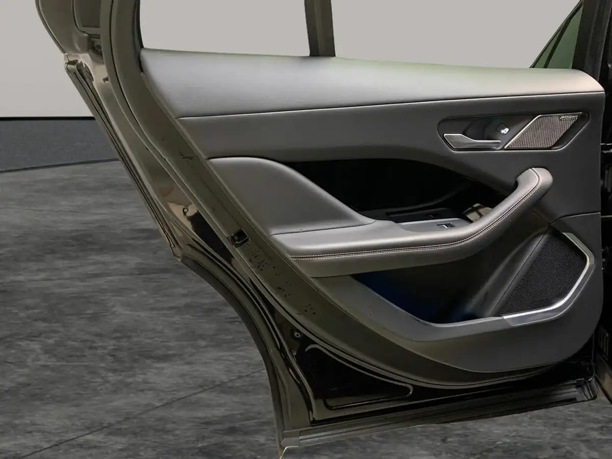 2021-jaguar-i-pace-ev400-hse-big-35