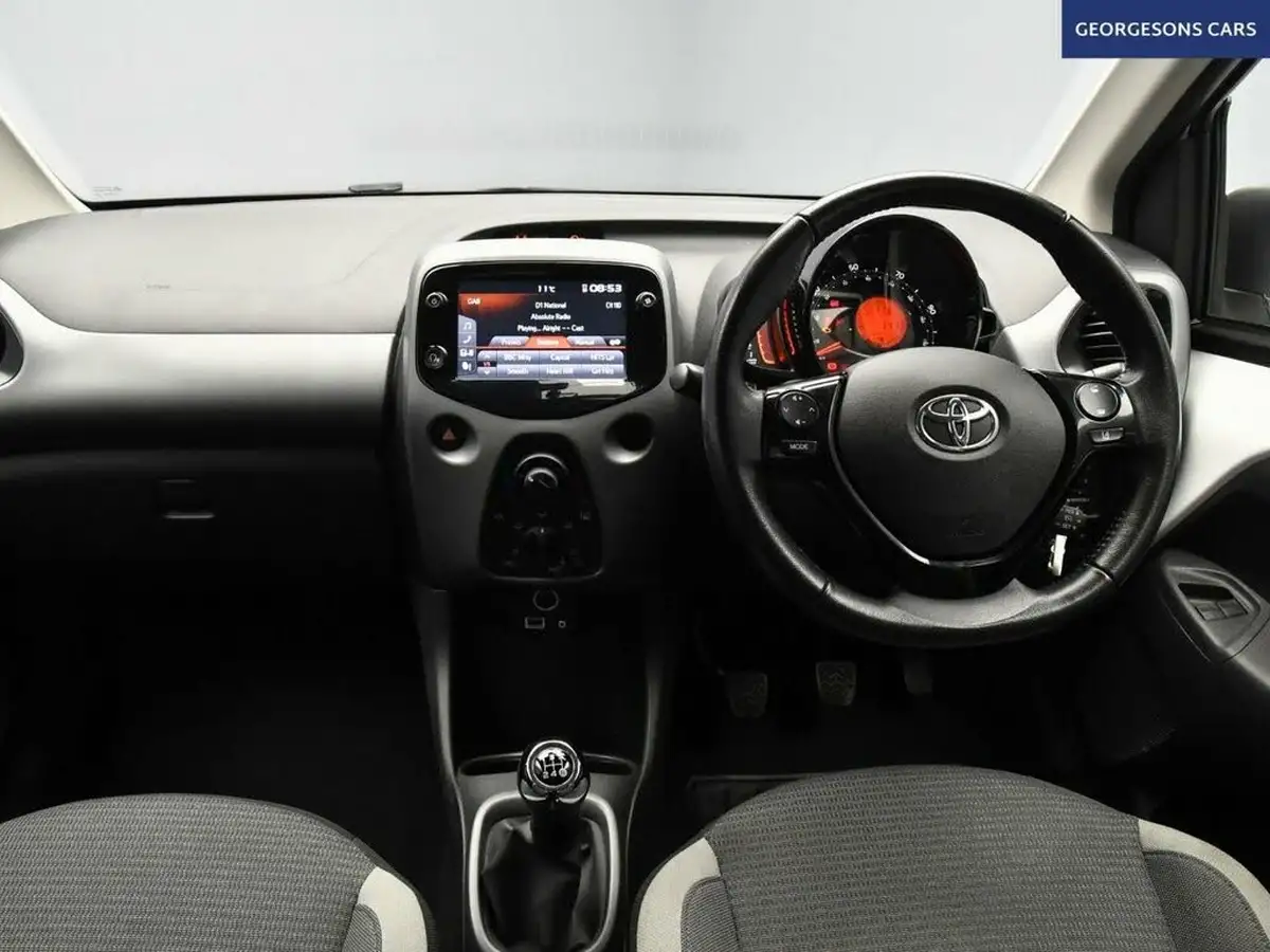 2022-toyota-aygo-10-vvt-i-x-play-big-11