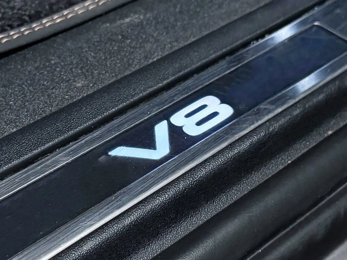 2022-land-rover-110-defender-50-p525-v8-big-33