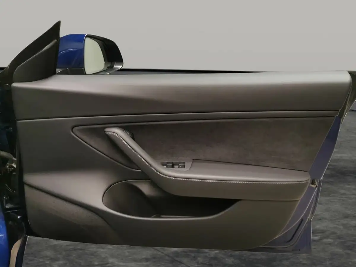 2020-tesla-model-3-e-performance-big-36
