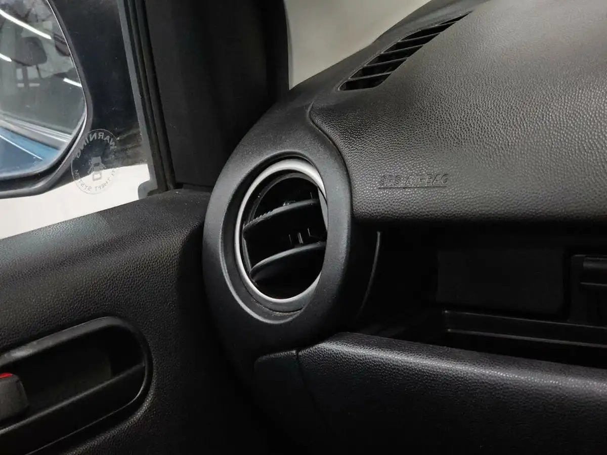 2013-mazda-mazda2-13-ts-air-con-big-72