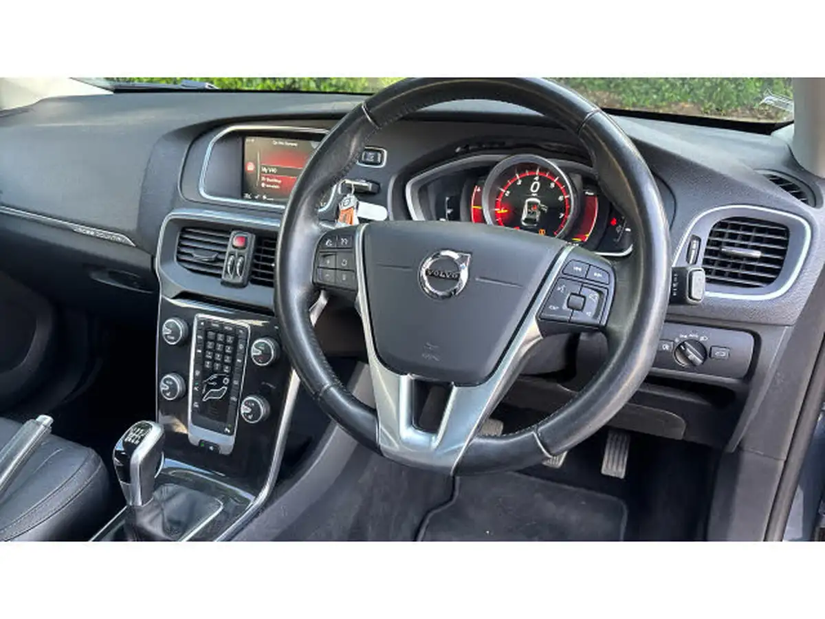 2016-volvo-v40-20-t3-cross-country-pro-big-39