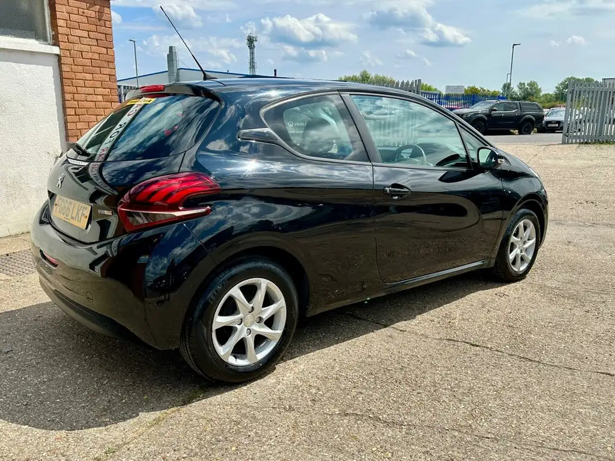 2016-peugeot-208-12-puretech-active-82bhp-3d-big-7