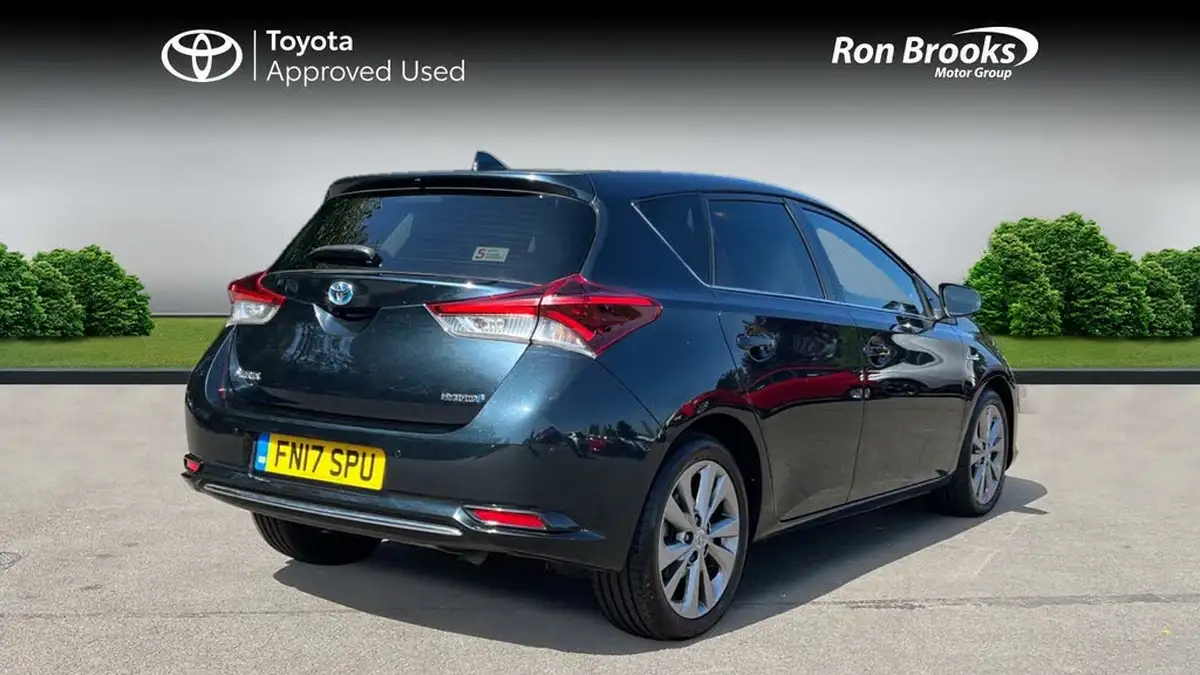 2017-toyota-auris-18-vvt-i-hsd-excel-tss-hatchback-big-1