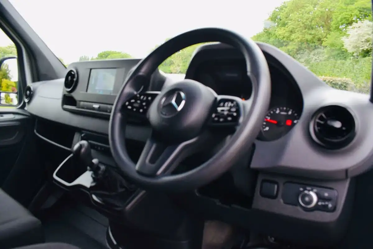 2023-mercedes-benz-sprinter-big-4