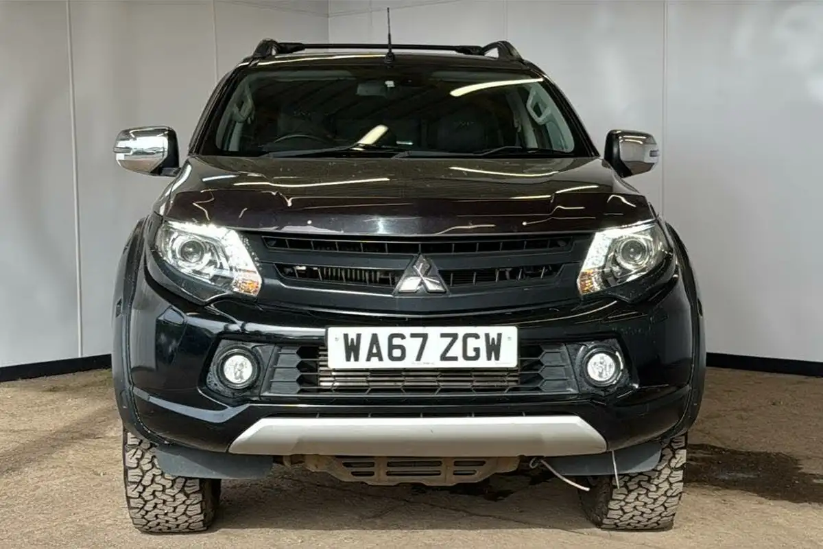 2017-mitsubishi-l200-24di-d-barbarian-svp-auto-big-6