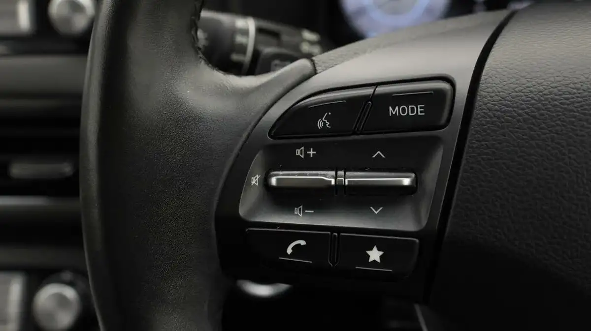 2022-hyundai-kona-e-premium-204ps-64kwh-7kw-obc-big-21
