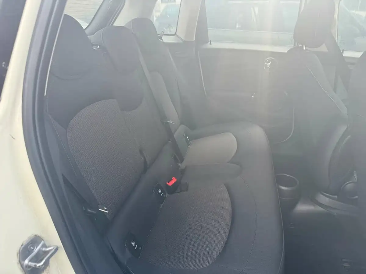 2019-mini-cooper-15-cooper-classic-hatchback-5d-big-28