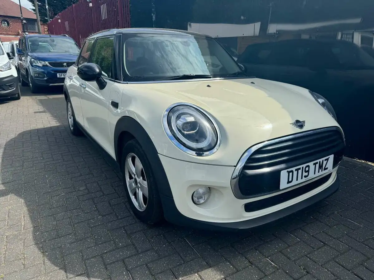 2019-mini-cooper-15-cooper-classic-hatchback-5d-big-4