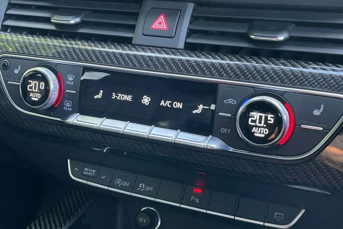 2022-audi-rs4-avant-29-tfsi-carbon-black-big-45
