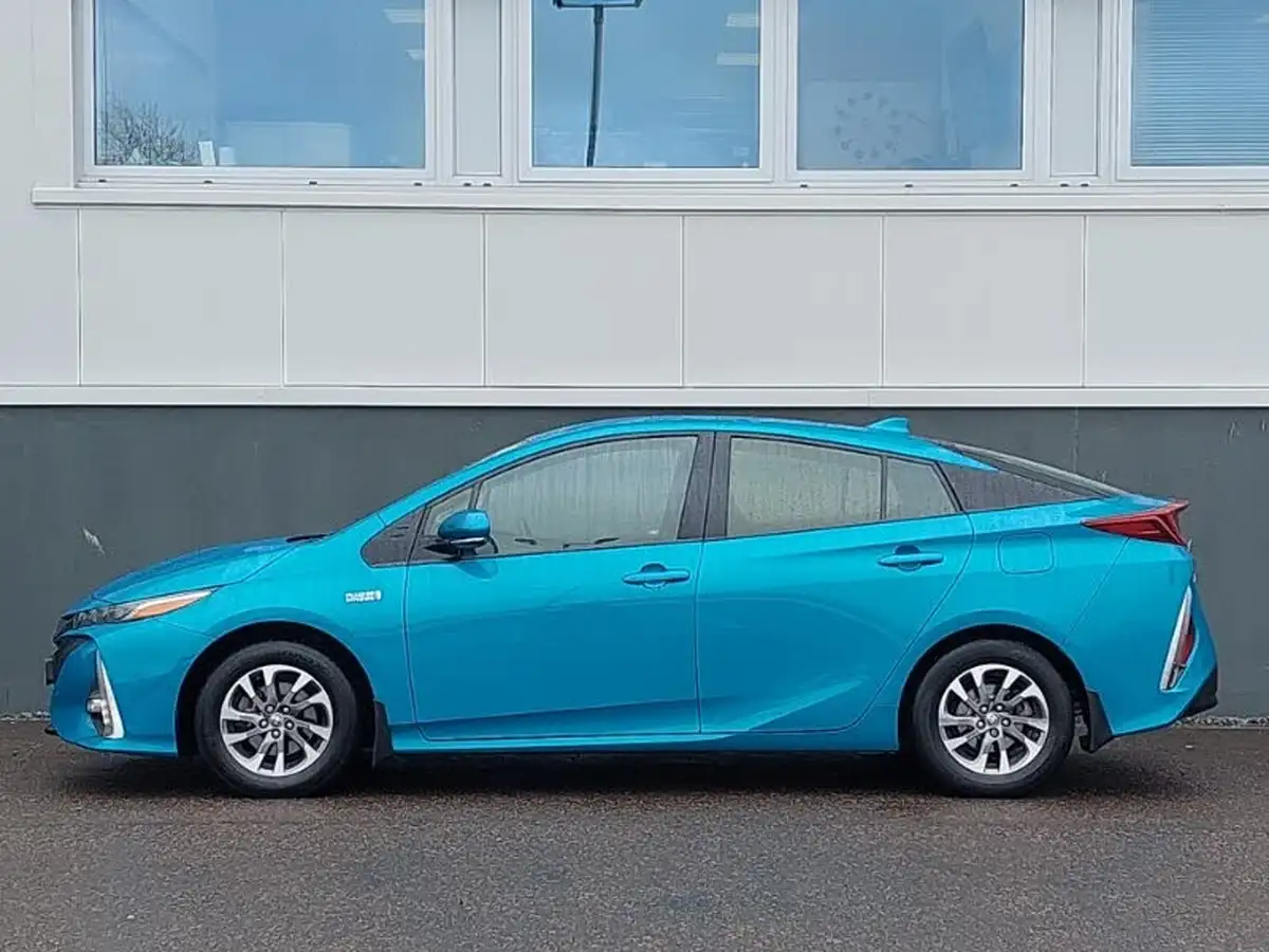 2019-toyota-prius-big-3