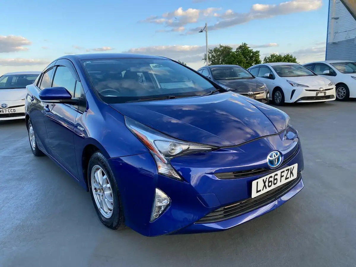 2016-toyota-prius-big-1