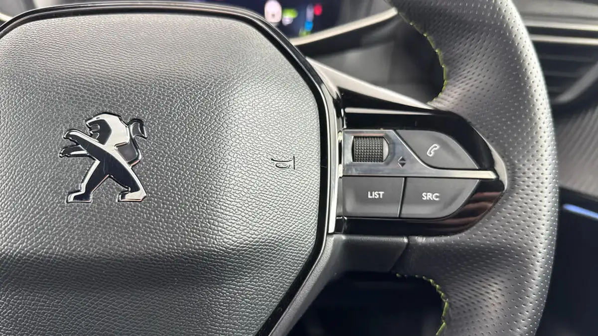 2023-peugeot-2008-suv-e-gt-136bhp-50kwh-station-wagon-big-21