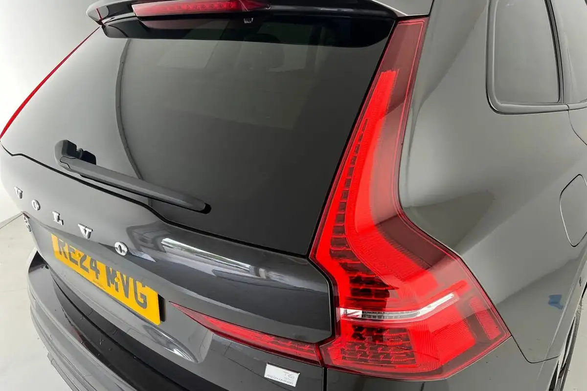 2024-volvo-xc60-20-b5-plus-big-19