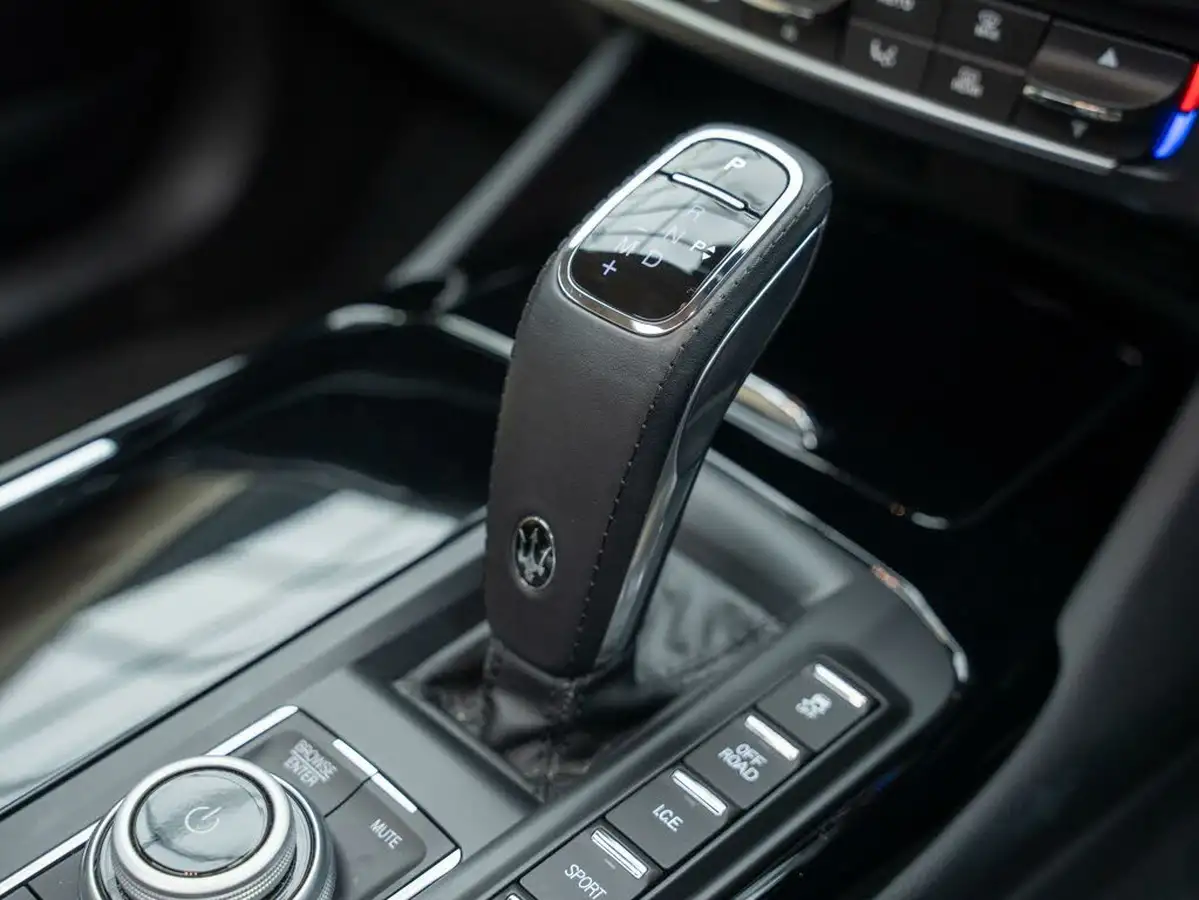 2021-maserati-levante-20-gt-big-23