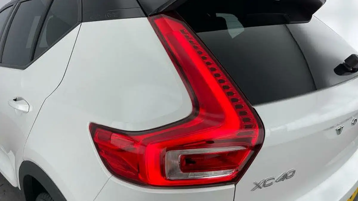 2022-volvo-xc40-15-t5-r-design-pro-big-31