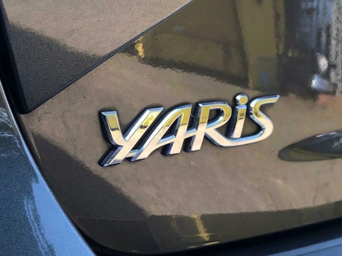 2019-toyota-yaris-15-vvt-i-icon-tech-98bhp-hybrid-1497cc-e-cvt-big-28