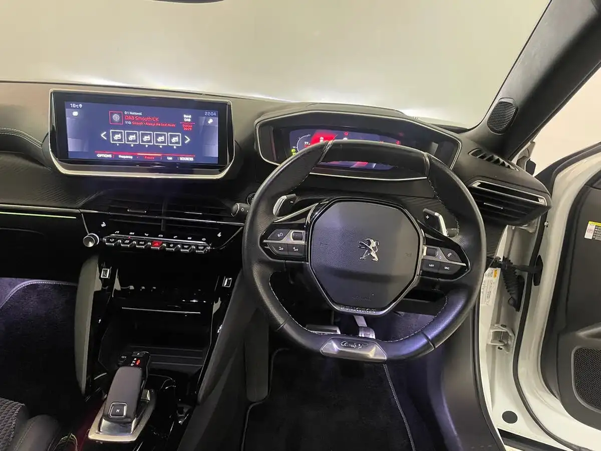 2020-peugeot-2008-suv-12-puretech-gt-line-eat8-big-17