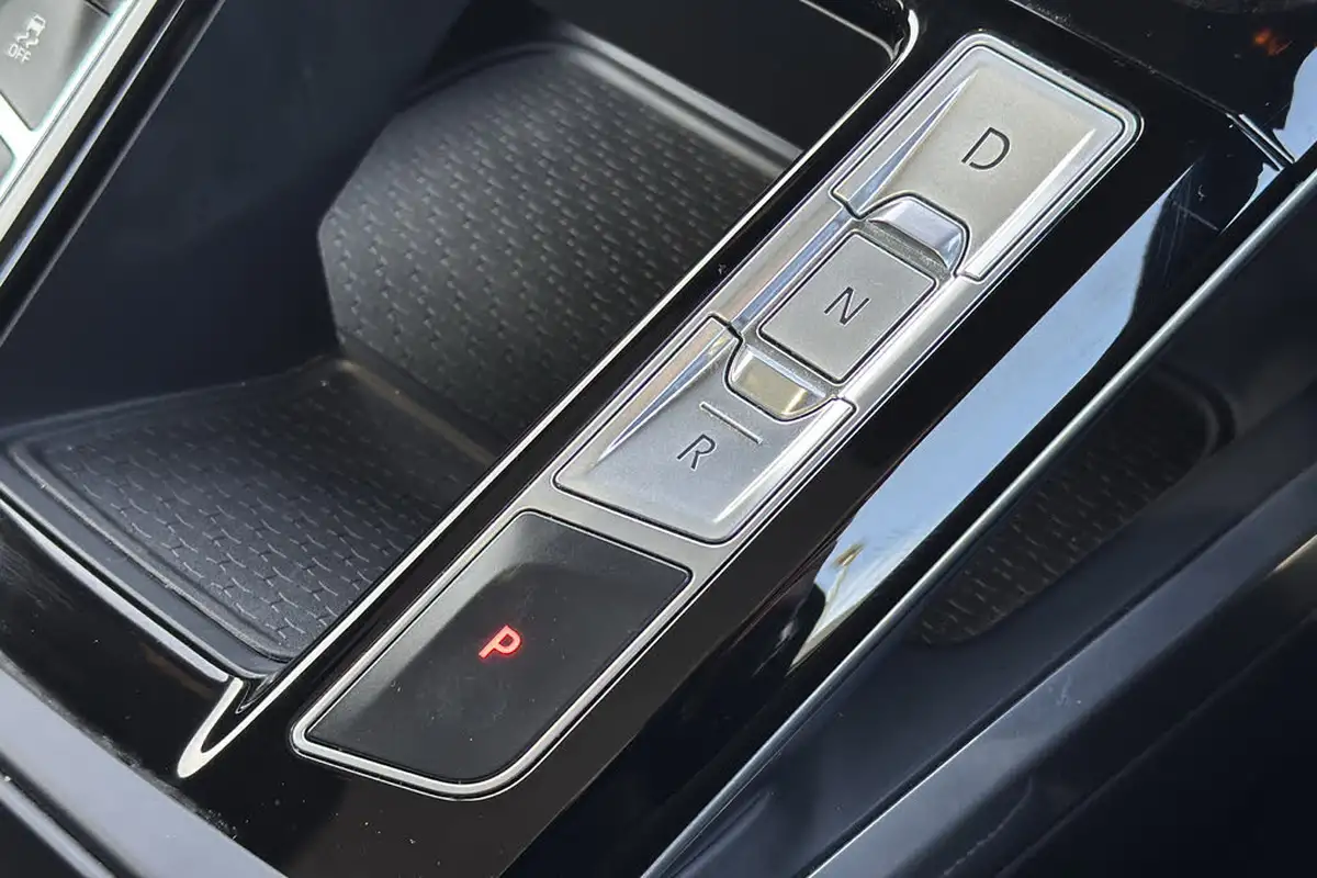2021-jaguar-i-pace-ev400-black-big-12
