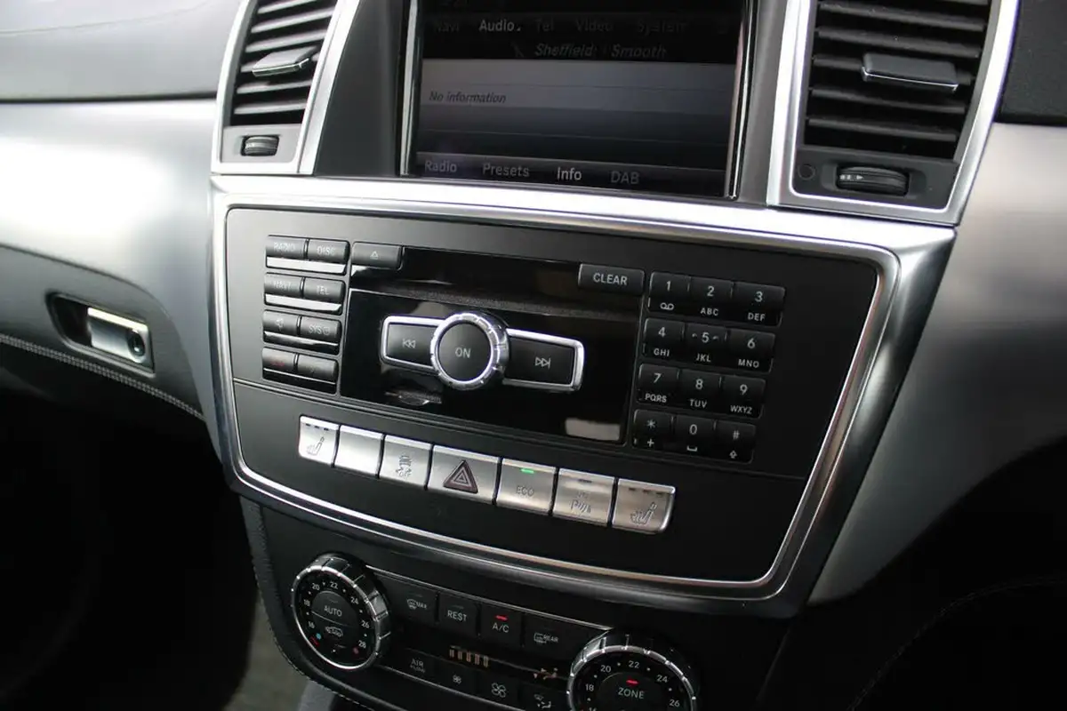 2014-mercedes-benz-m-class-55-ml63-amg-518bhp-speedshift-plus-7g-tronic-big-20